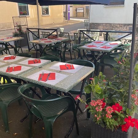 Logis Hotel Restaurant Cazes Arazat Laissac Kültér fotó