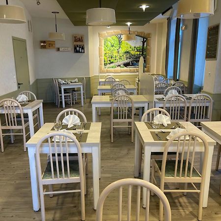 Logis Hotel Restaurant Cazes Arazat Laissac Kültér fotó