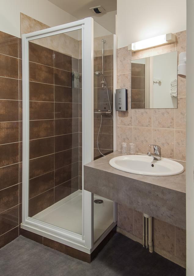 Logis Hotel Restaurant Cazes Arazat Laissac Kültér fotó