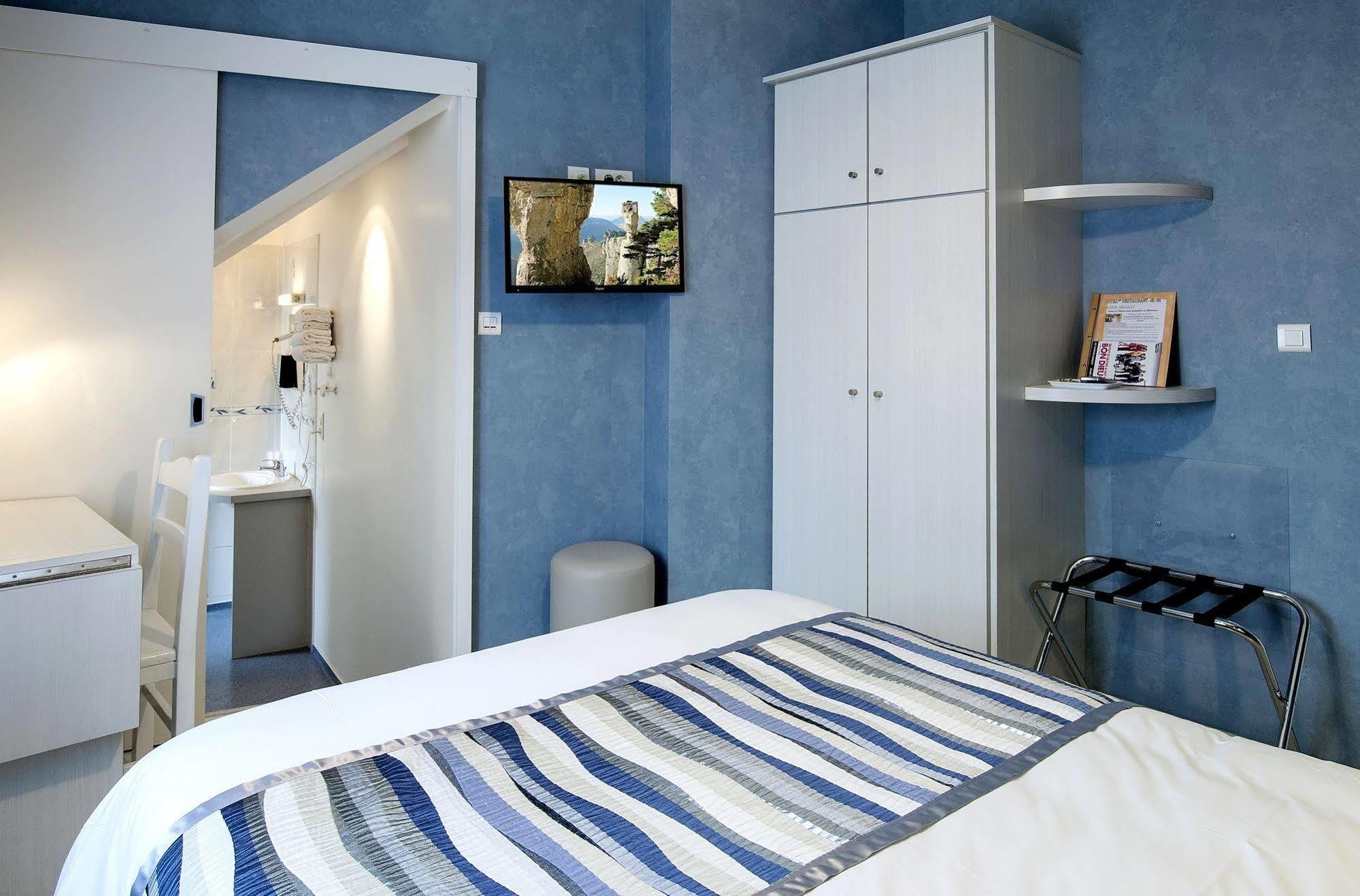Logis Hotel Restaurant Cazes Arazat Laissac Kültér fotó