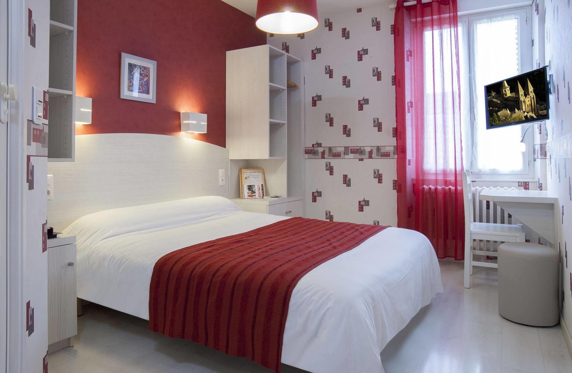 Logis Hotel Restaurant Cazes Arazat Laissac Kültér fotó