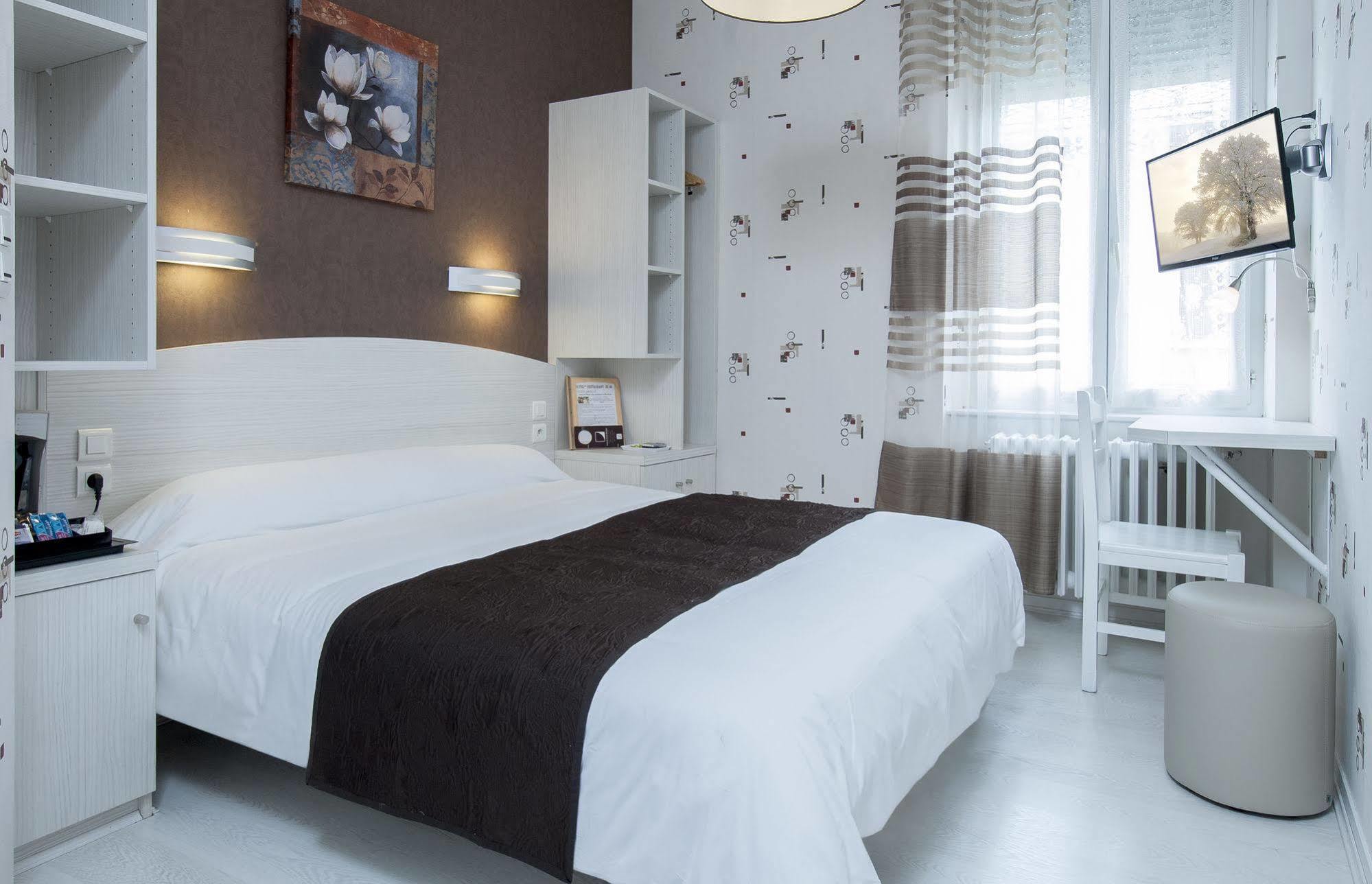 Logis Hotel Restaurant Cazes Arazat Laissac Kültér fotó