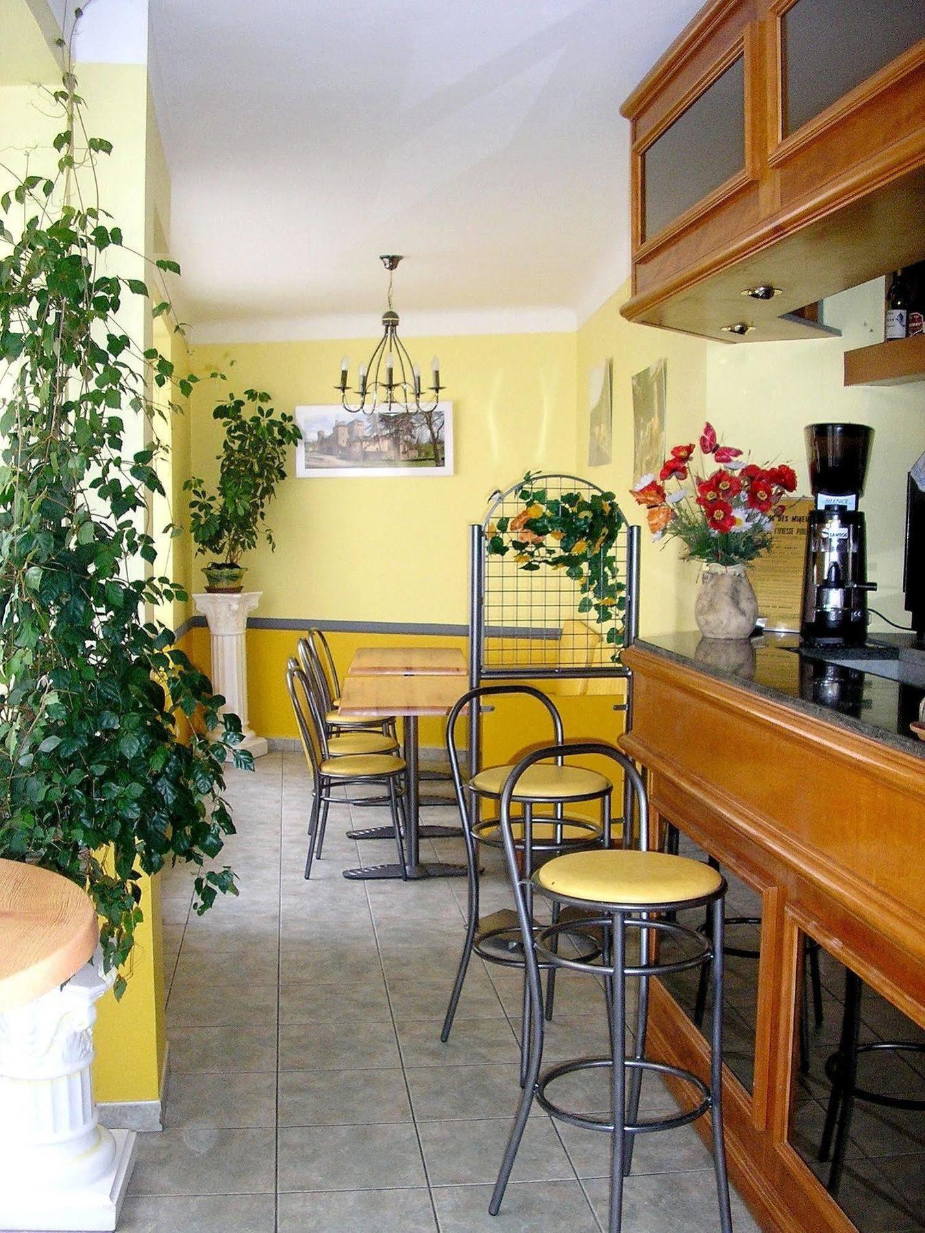 Logis Hotel Restaurant Cazes Arazat Laissac Kültér fotó