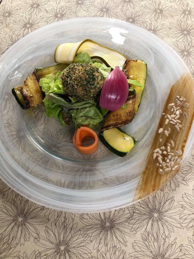 Logis Hotel Restaurant Cazes Arazat Laissac Kültér fotó